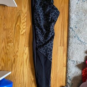 Black Geometric Pattern Leggings